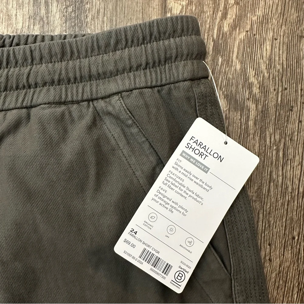 Athleta Farallon Breathable Shorts Women’s Size 24 Cypress Green